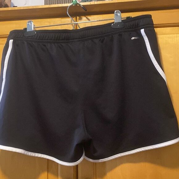 Adidas athletic shorts size XL - Picture 4 of 4